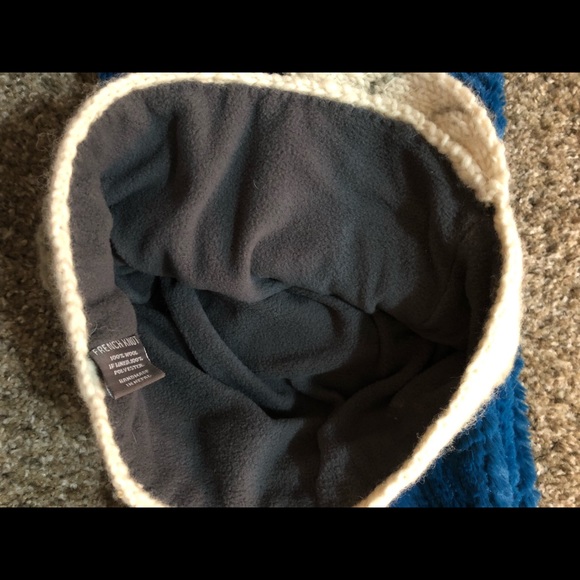 Flapper-Style Knit Hat - Picture 3 of 4